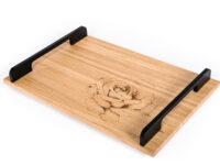 Taca z drewna dębowego z wypaloną różą